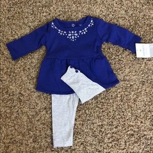 Carter’s 3 month top and bottom set.